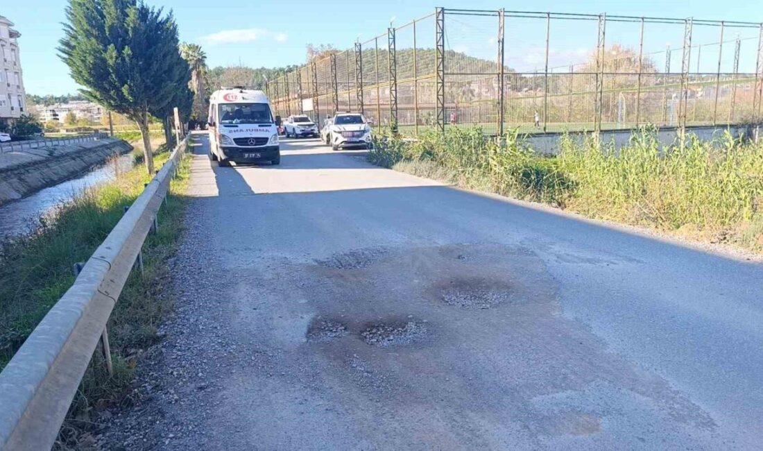 Manavgat ilçesinde, elektrikli scooter ile seyir halindeyken çukurdan kaçmak isterken