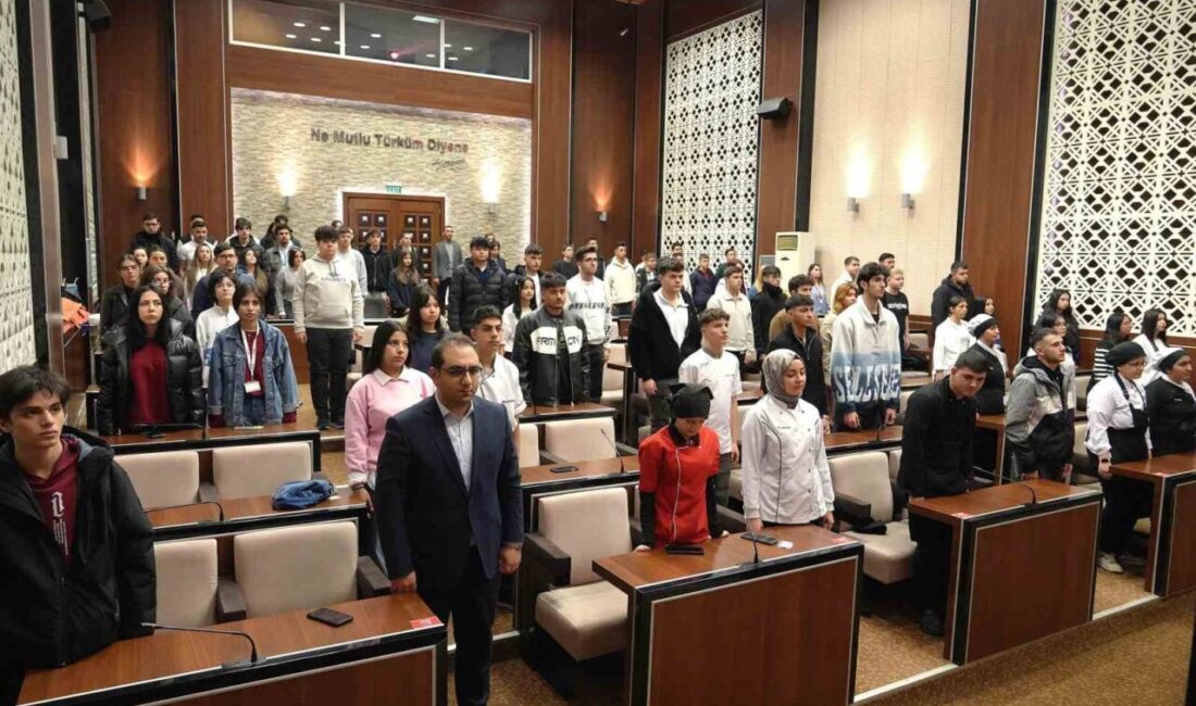 Keçiören Belediyesi, stajyer öğrencilere sağlık eğitimi programı düzenledi. Gençlere yönelik