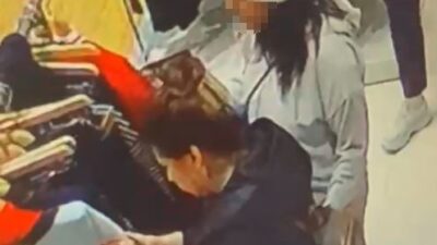 Esenyurt’ta, alışveriş merkezlerinde dolaşarak müşteri kılığında gezen bir kadın hırsız,
