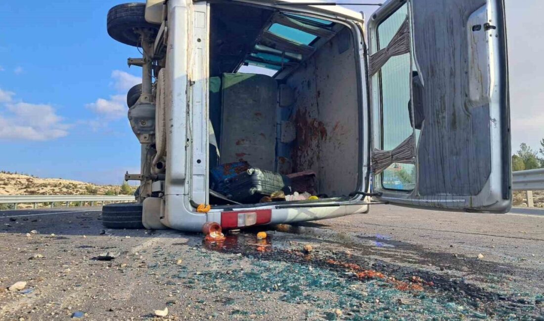 Kilis-Hatay karayolunda bir panelvan aracı ile bir cipin çarpıştığı trafik