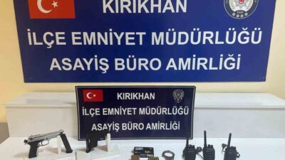 Hatay’ın Kırıkhan ilçesinde, şüpheli hareketlerde bulunduğu düşünülen 2 kişinin üst