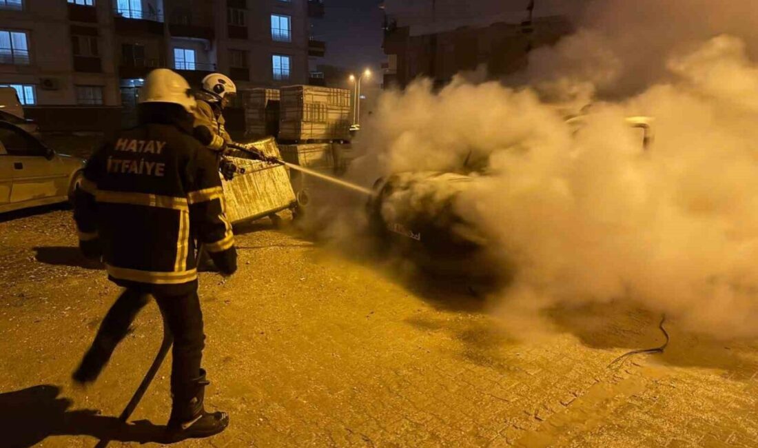 Hatay’ın Kırıkhan ilçesinde, park halinde bulunan hafif ticari araçta meydana