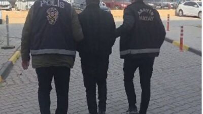Kırıkhan ilçesinde kaçakların yakalanmasına yönelik operasyonda uyuşturucu ticareti suçundan aranan