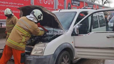 Kırıkkale ilinde seyir halindeki bir aracın motor kısmında meydana gelen