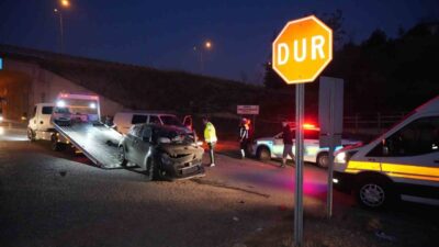 Kırıkkale’de bir otomobil ile minibüsün çarpıştığı trafik kazasında 2 kişi