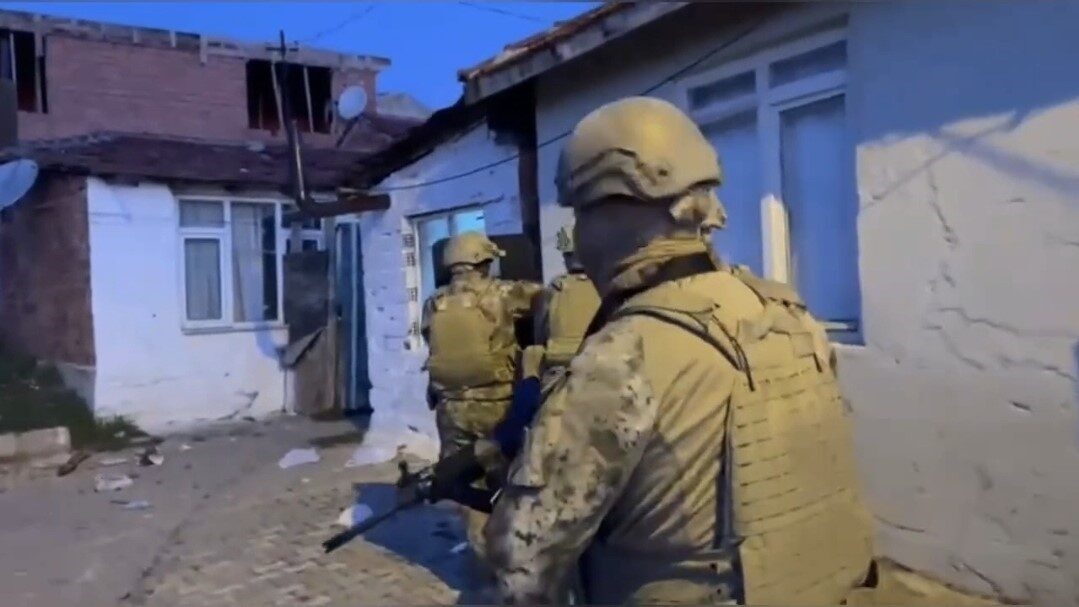 Kırklareli’nde, özel harekat birimlerinin destek verdiği uyuşturucu operasyonları gerçekleştirildi. Kırklareli