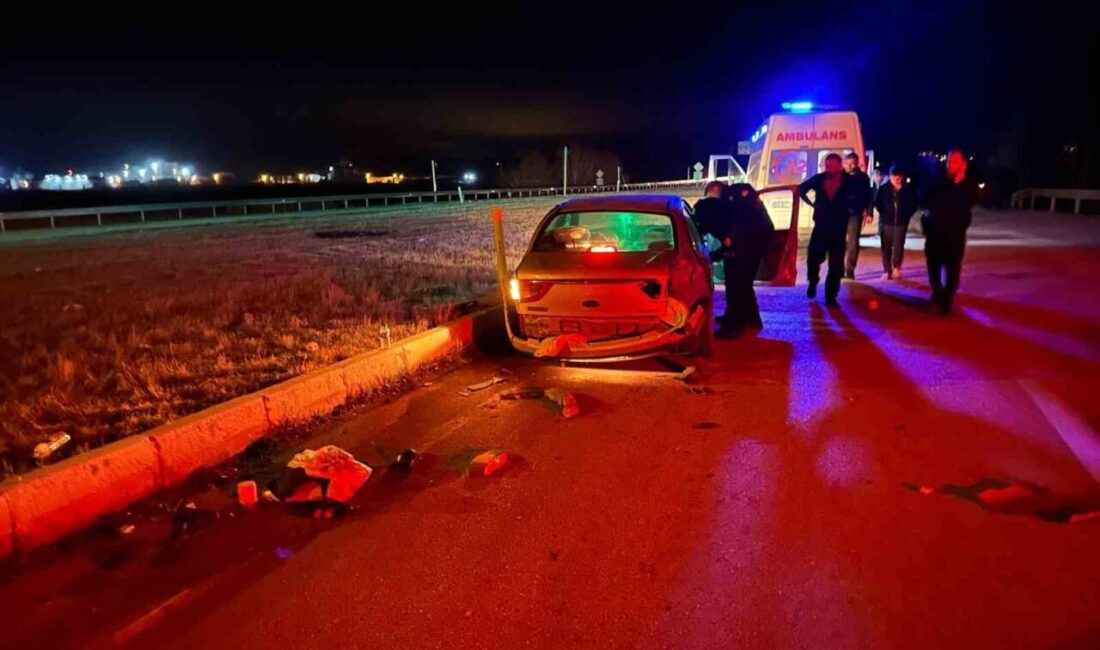 Alaca ilçesinde meydana gelen trafik kazasında, kırmızı ışıkta geçen bir