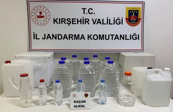 Kırşehir İl Jandarma Komutanlığı ekipleri tarafından gerçekleştirilen operasyonda, kaçak alkol