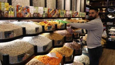 Kırşehir’de kuruyemiş satıcıları, yeni yıl yaklaşırken en çok tüketilen ürünlerde