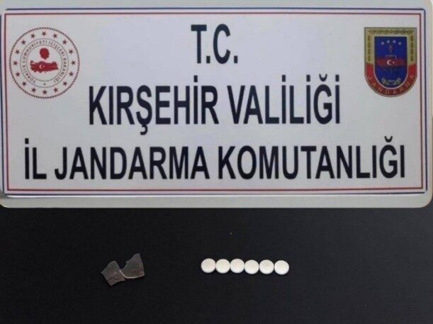Kırşehir’de jandarma ekipleri tarafından gerçekleştirilen operasyonda çeşitli uyuşturucu maddeler ele