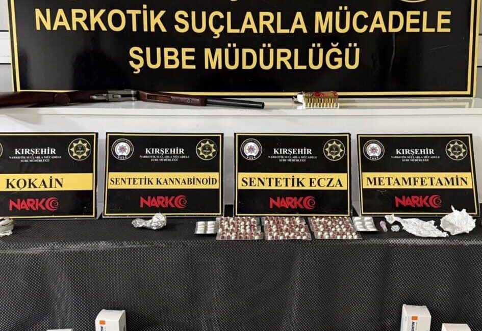 Kırşehir’de düzenlenen operasyonlarda uyuşturucu ile ruhsatsız av tüfeği ele geçirildi