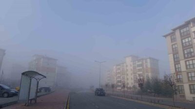 Kırşehir’de sabah saatlerinde meydana gelen yoğun sis, sürücüler ve yayalar