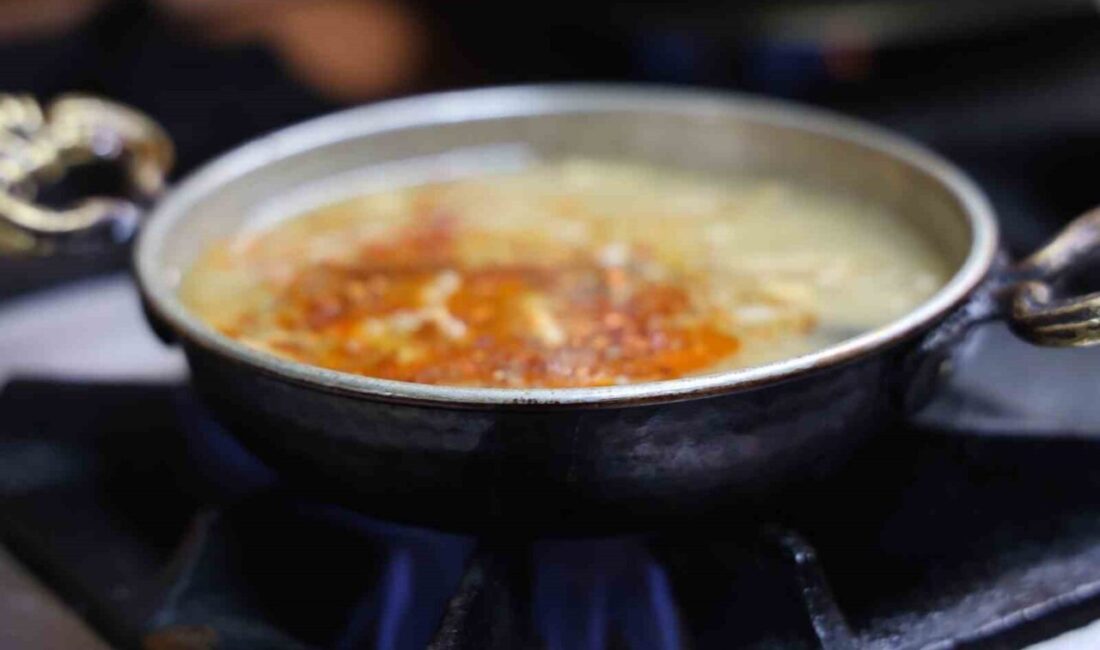 Kırşehir’de kış mevsiminin etkisiyle vatandaşlar, soğuk havalardan korunmak için tercih