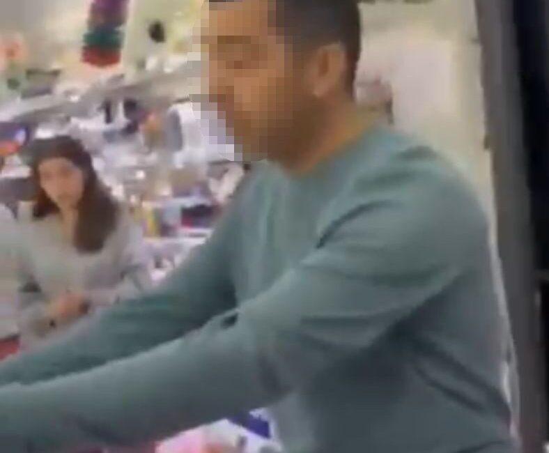 Burdur ilinde bulunan bir kırtasiyede yaşanan olayda, kimliği belirsiz bir