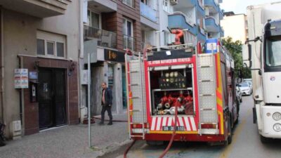 Aydın’ın Efeler ilçesinde, 6 katlı bir binanın beşinci katında çıkan