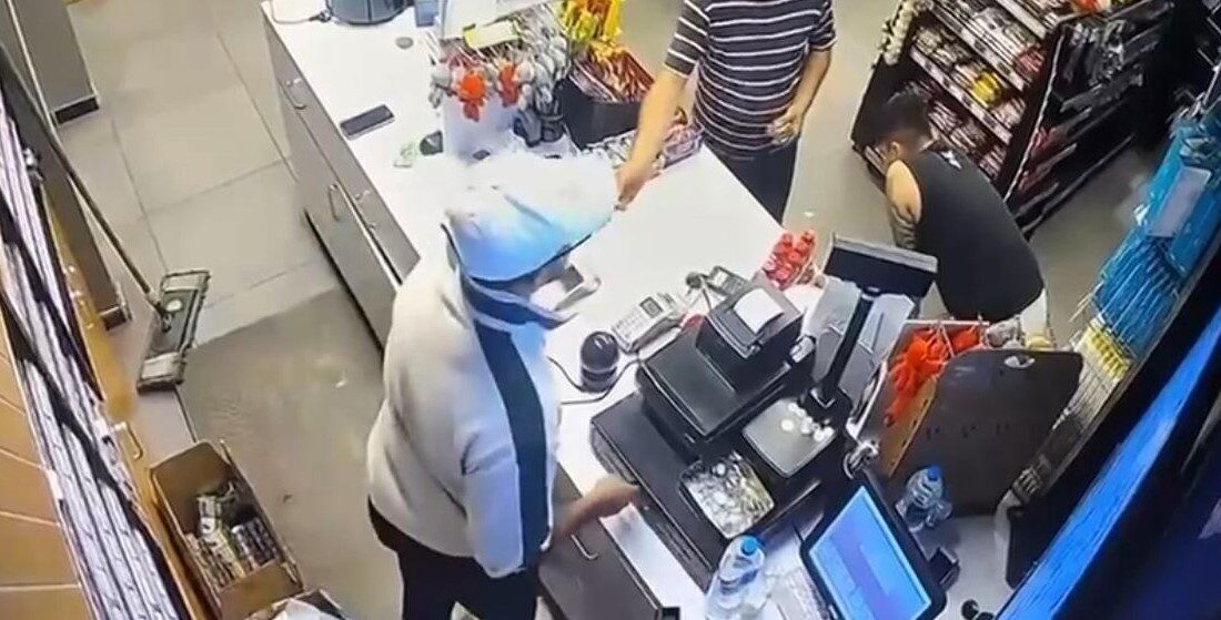 Kocaeli’de meydana gelen bir olayda bir kişi, aralarında “kız meselesi”