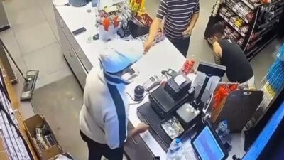 Kocaeli’de meydana gelen bir olayda bir kişi, aralarında “kız meselesi”