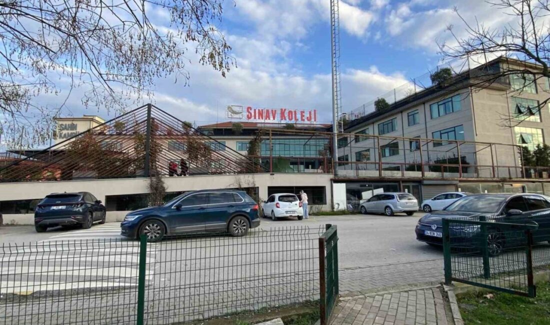 Kartepe ilçesindeki özel bir kolejde görevli olan öğretmen, öğrencilere cinsel