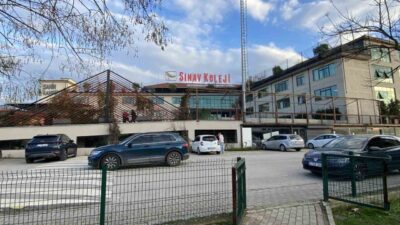 Kartepe ilçesindeki özel bir kolejde görevli olan öğretmen, öğrencilere cinsel