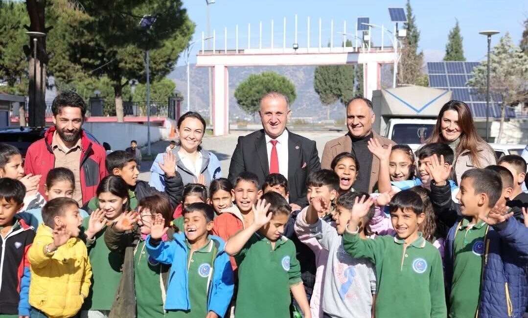 Aydın’ın Efeler ilçesinde bulunan Kocagür İlkokulu öğrencileri, İncirliova’da düzenlenen piknik
