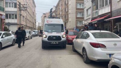 Eskişehir’de, bıçaklanıp darp edilmiş halde evine dönen genç, acil servise