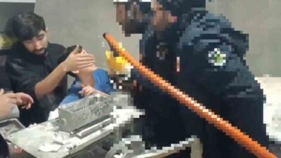 Şanlıurfa’da, kolu hamur makinesine sıkışan bir çocuk, itfaiye ekipleri tarafından