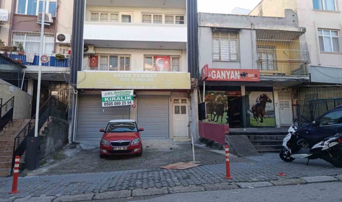 Adana’da bir adam, kendisini daha önce dövdüğünü iddia ettiği komşusunu