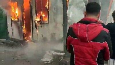 Adıyaman merkezinde bulunan bir konteyner, henüz belirlenemeyen sebeplerden dolayı alev
