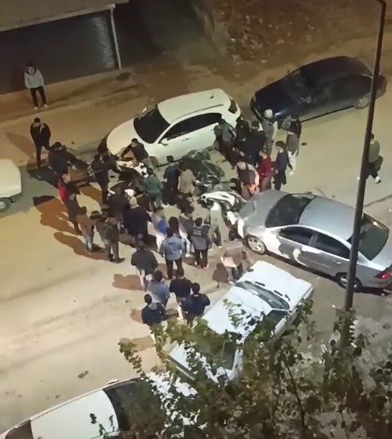 Adıyaman’da bir otomobilin kontrolünden çıkarak 4 otomobile ve 3 motosiklete