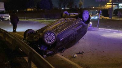İnegöl ilçesinde meydana gelen trafik kazasında bir araç sürücüsü yaralandı.
