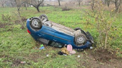 İnegöl ilçesinde meydana gelen trafik kazasında yağmurun neden olduğu kaygan