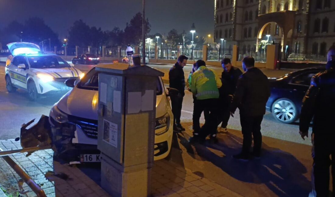 İnegöl ilçesinde meydana gelen bir trafik kazasında bir araç, başka