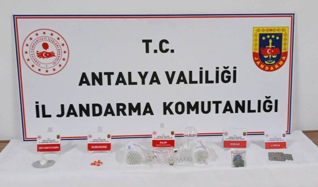 Antalya İl Jandarma Komutanlığı ekipleri, Konyaaltı ve Elmalı ilçelerinde uyuşturucuyla