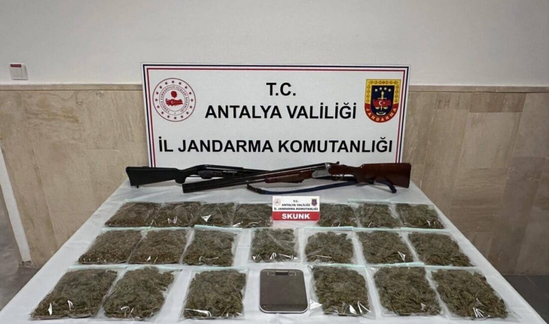 Antalya İl Jandarma Komutanlığı, Korkuteli ilçesinde uyuşturucuyla mücadele kapsamında düzenlediği