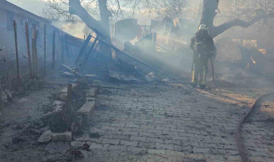 Çomaklı Mahallesi’nde meydana gelen bir yangın, Korkuteli itfaiye ekipleri tarafından