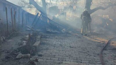 Çomaklı Mahallesi’nde meydana gelen bir yangın, Korkuteli itfaiye ekipleri tarafından