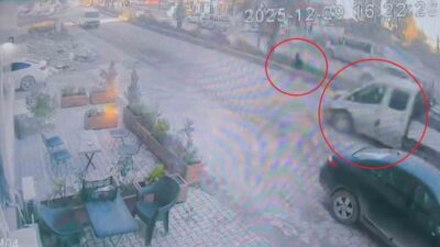 Hatay’da bir çocuk, yolun karşısına geçerken ters yönden gelen aracın