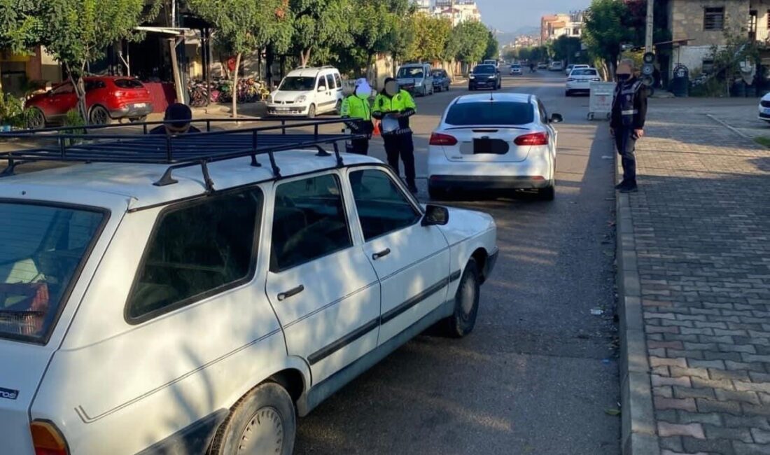 Adana’nın Kozan ilçesinde polis tarafından gerçekleştirilen operasyonlarda aranan 3 şüpheli,