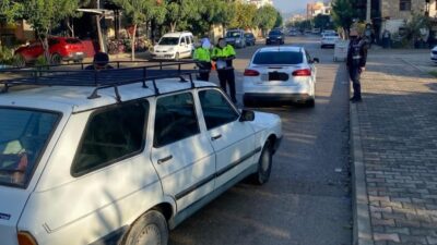 Adana’nın Kozan ilçesinde polis tarafından gerçekleştirilen operasyonlarda aranan 3 şüpheli,