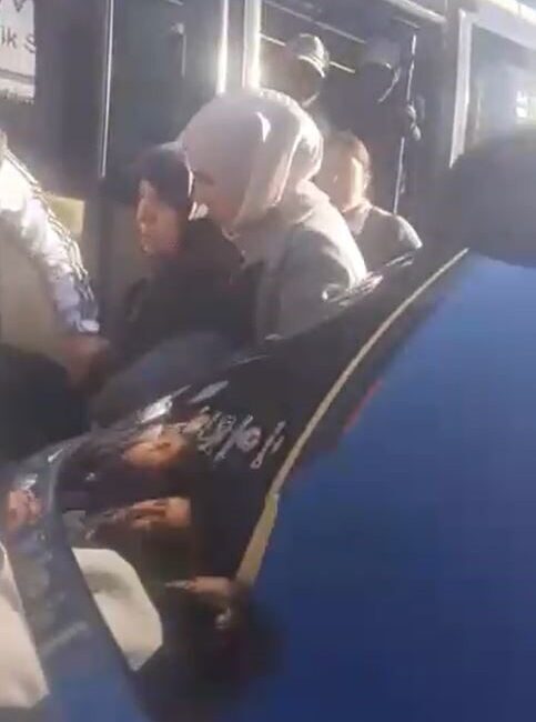 Küçükçekmece ilçesinde bugün yaşanan bir olayda, Sefaköy semtinde yolcu dolu
