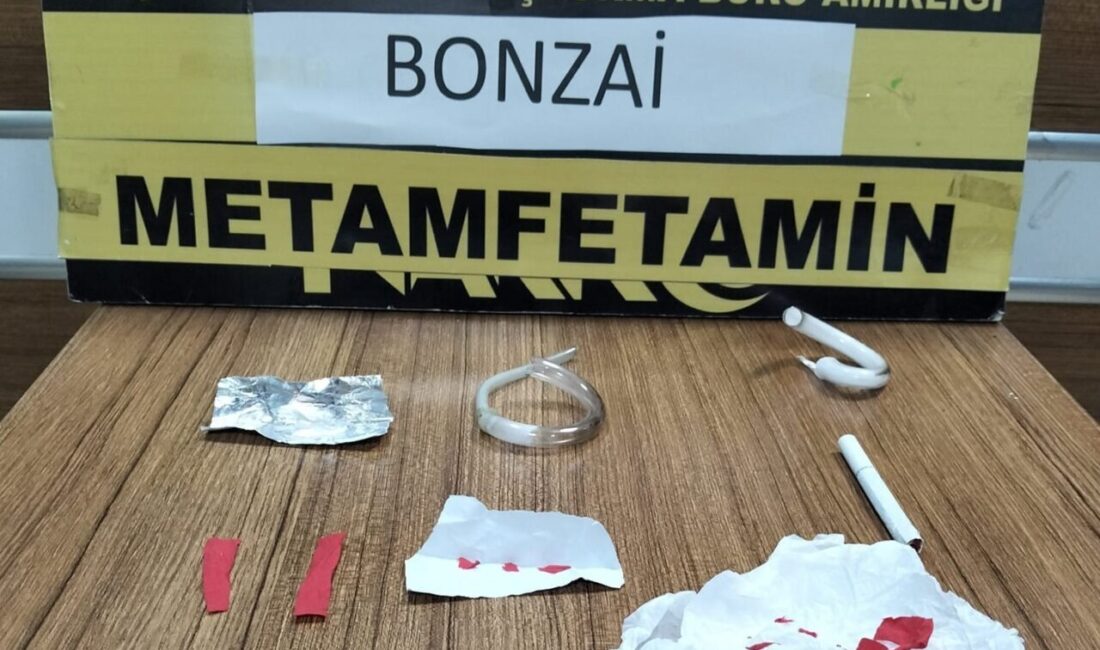 Manisa’nın Kula ilçesinde polis ve mahalle bekçilerinin işbirliğiyle gerçekleştirilen asayiş