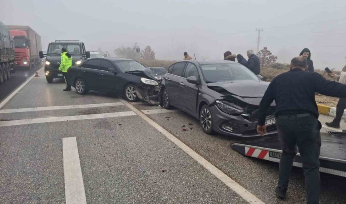 Kulu ilçesinde meydana gelen yoğun sis, sabah saatlerinden itibaren trafik