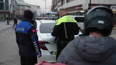 Düzce Belediyesi Zabıta Müdürlüğü ile Düzce İl Emniyet Müdürlüğü ekipleri,