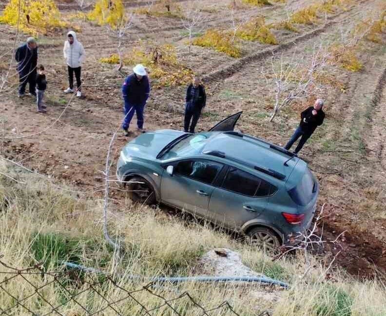Siirt’in Kurtalan ilçesinde meydana gelen kazada, SUV tipi bir aracın