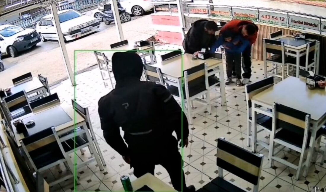 Karabük’te bir börekçide çalışan bir kurye, boğazına cisim kaçan bir