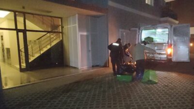 Kuşadası ilçesindeki bir apartmanda bir kişinin cansız bedeni bulundu. Olay,