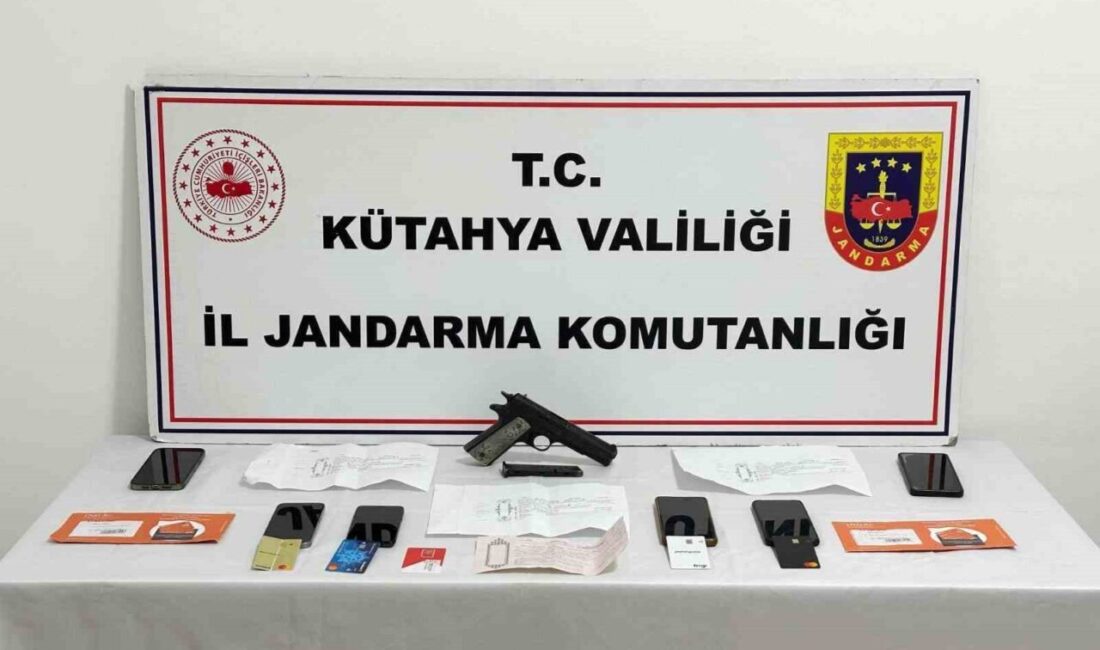 Kütahya İl Jandarma Komutanlığı ekipleri, siber suçlarla mücadele kapsamında gerçekleştirilen