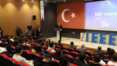 Kütahya Dumlupınar Üniversitesi’nde düzenlenen 14. Bilişim Semineri’nde teknoloji ve girişimcilik