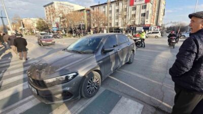 Kütahya kent merkezinde, Zafer Meydanı’nda meydana gelen trafik kazasında bir