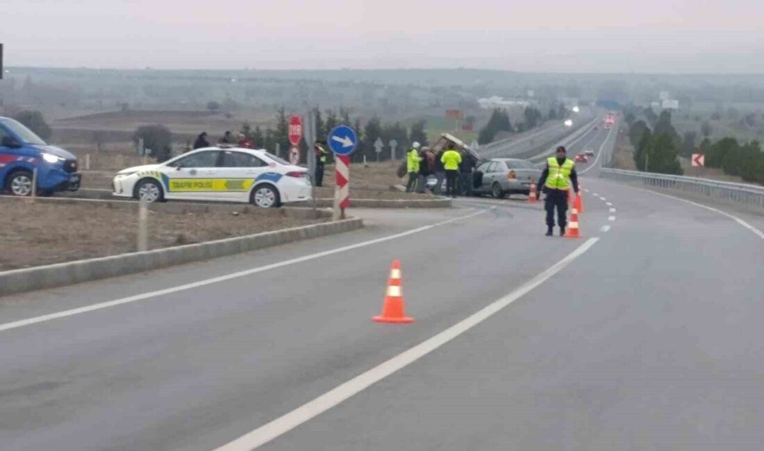 Kütahya’nın Tavşanlı ilçesinde, bir otomobil ile bir traktörün çarpışması sonucu